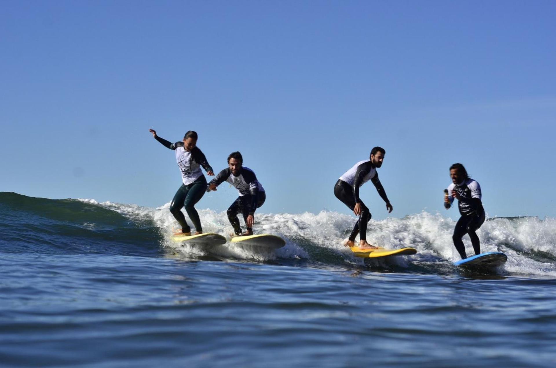 ホテル Turismo Do Seculo エストリル エクステリア 写真 Surfers at the 2011 World Surf League