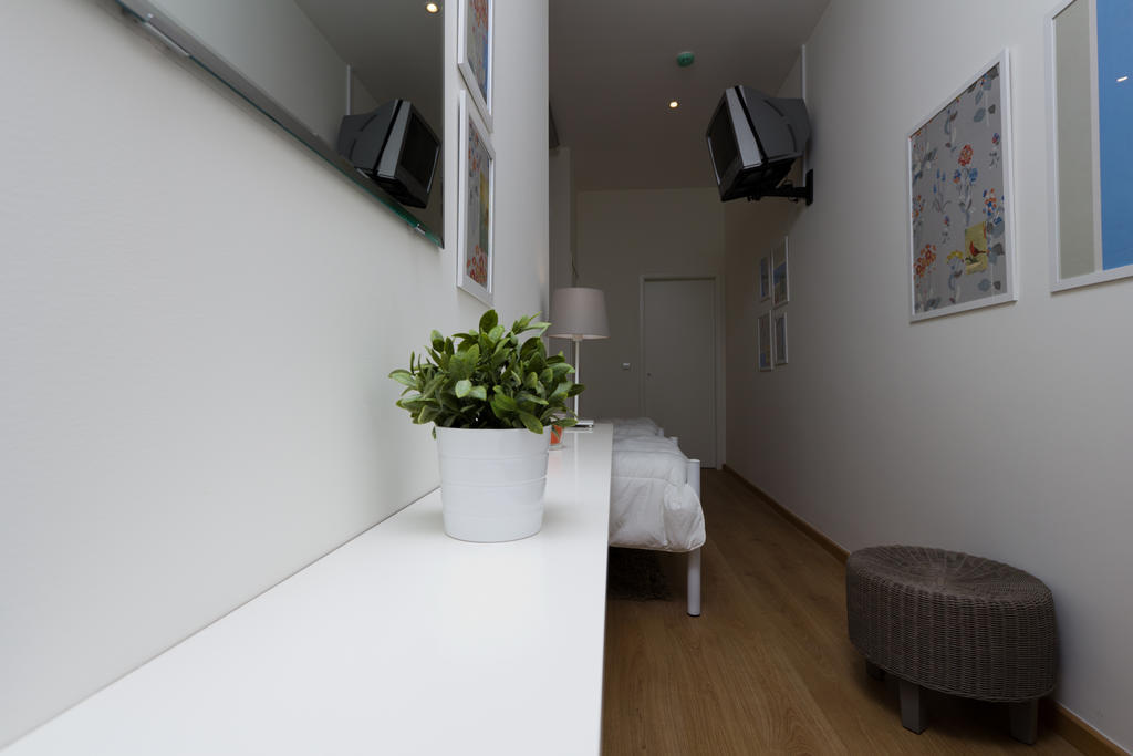 ホテル Turismo Do Seculo エストリル 部屋 写真 A typical bedroom at the University of Nottingham's halls of residence