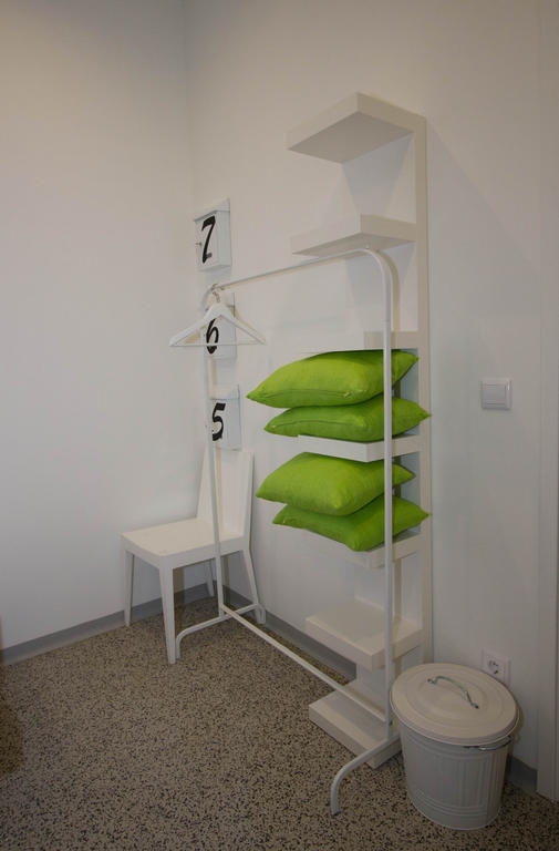 ホテル Turismo Do Seculo エストリル 部屋 写真 A coat rack with a chair