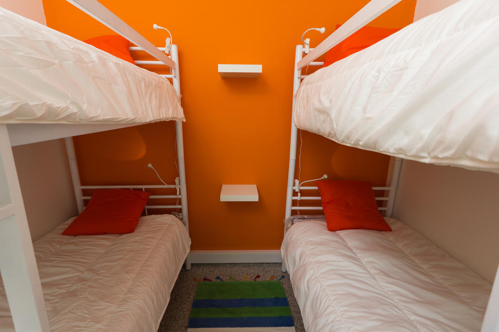ホテル Turismo Do Seculo エストリル 部屋 写真 A typical room at the hostel