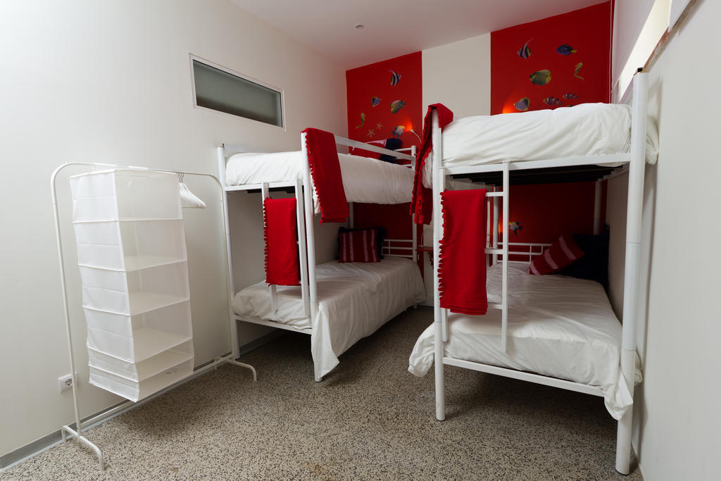 ホテル Turismo Do Seculo エストリル 部屋 写真 Hostel room in Madrid, Spain