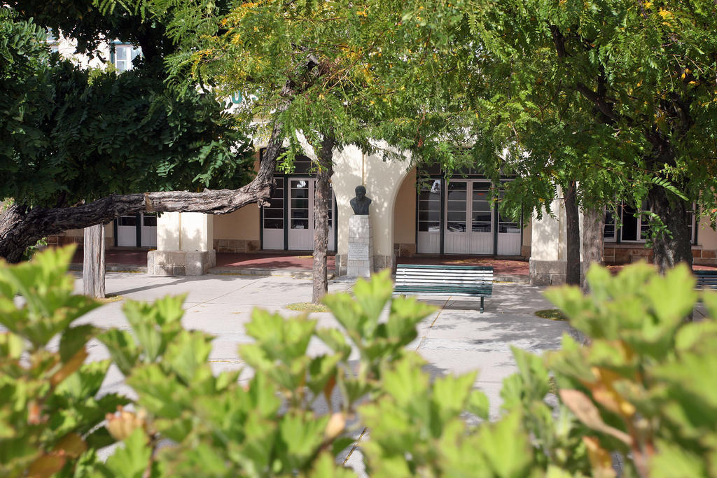 ホテル Turismo Do Seculo エストリル エクステリア 写真 The school's main entrance